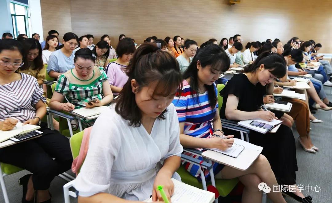 西安國際醫(yī)學(xué)中心舉辦為期兩天的科主任、護士長培訓(xùn)