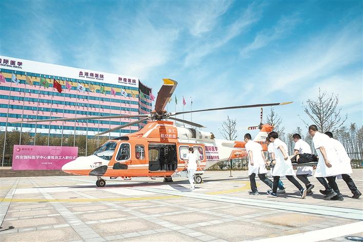 西安晚報報道—堅守醫(yī)者初心勇?lián)】凳姑? 西安國際醫(yī)學中心醫(yī)院開診百天紀實