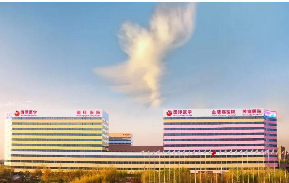 陽光報報道—屢創(chuàng)生命奇跡用愛溫暖患者  西安國際醫(yī)學(xué)中心醫(yī)院開診百天紀實