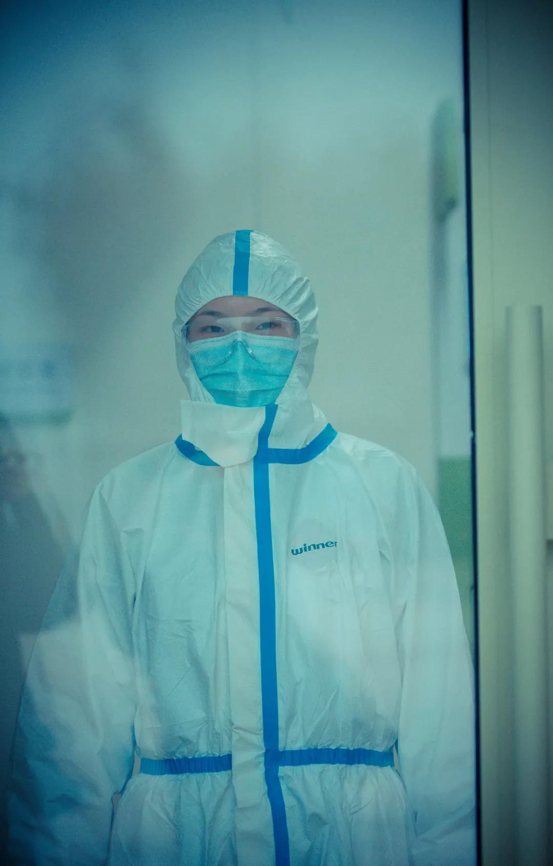 中新社陜西-——“媽，不能和您一起過年，我報名去武漢！”