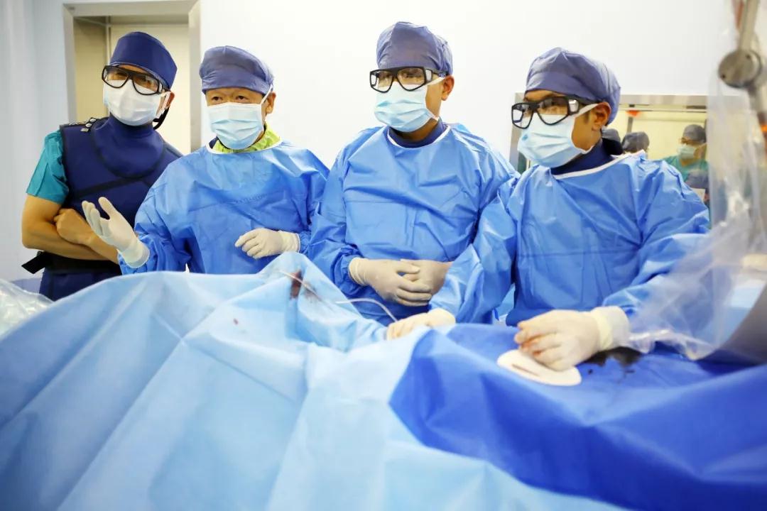 健康時(shí)報(bào)—專訪|我不是醫(yī)神，我只是個(gè)有愛心的醫(yī)生！