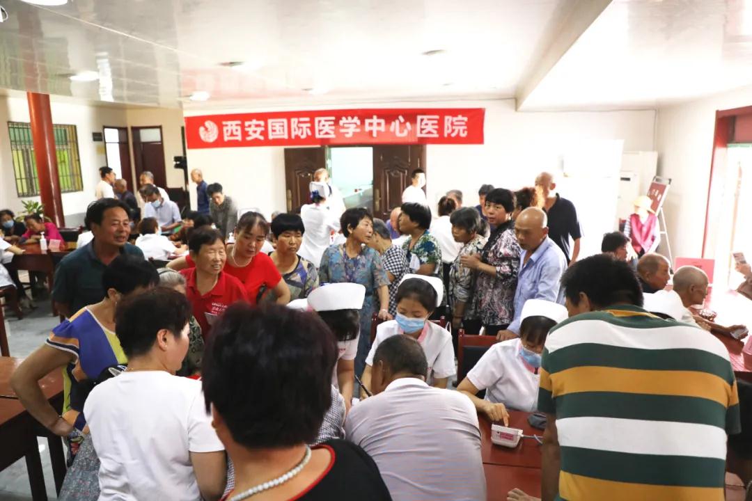 “施天使之愛(ài)，佑百姓健康”系列公益義診——走進(jìn)綠地社區(qū)