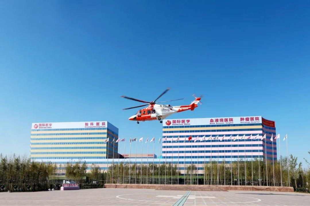 多家媒體報道西安國際醫(yī)學(xué)中心醫(yī)院直升機(jī)跨省救援工作