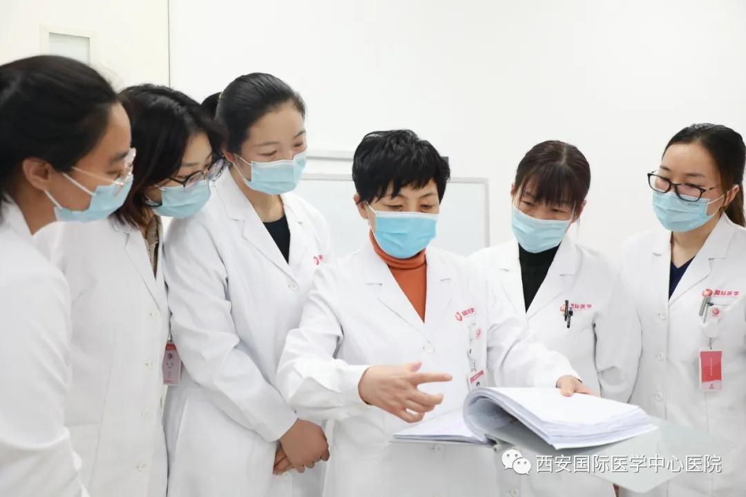 81歲老人腹大如球，一個半小時后……