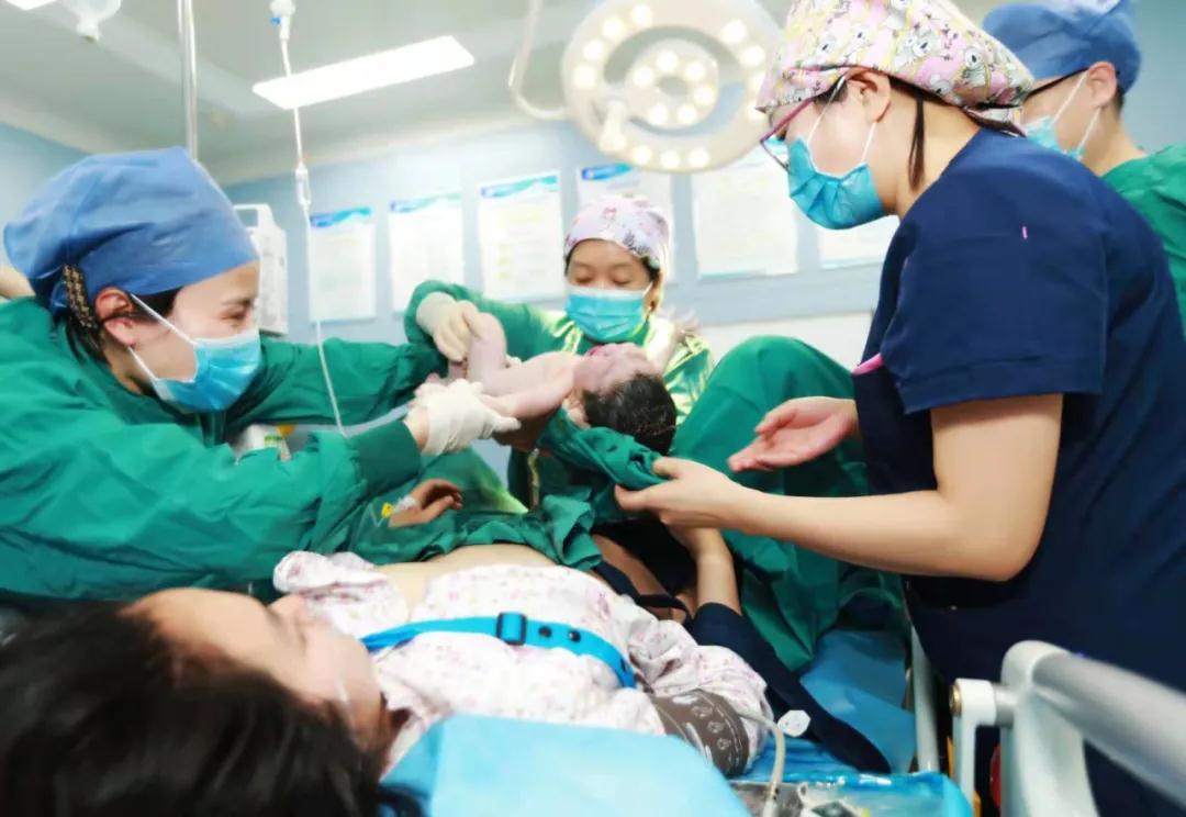 華商云健康—迎新春，西安國際醫(yī)學(xué)中心醫(yī)院第一個“金牛寶寶”來啦！