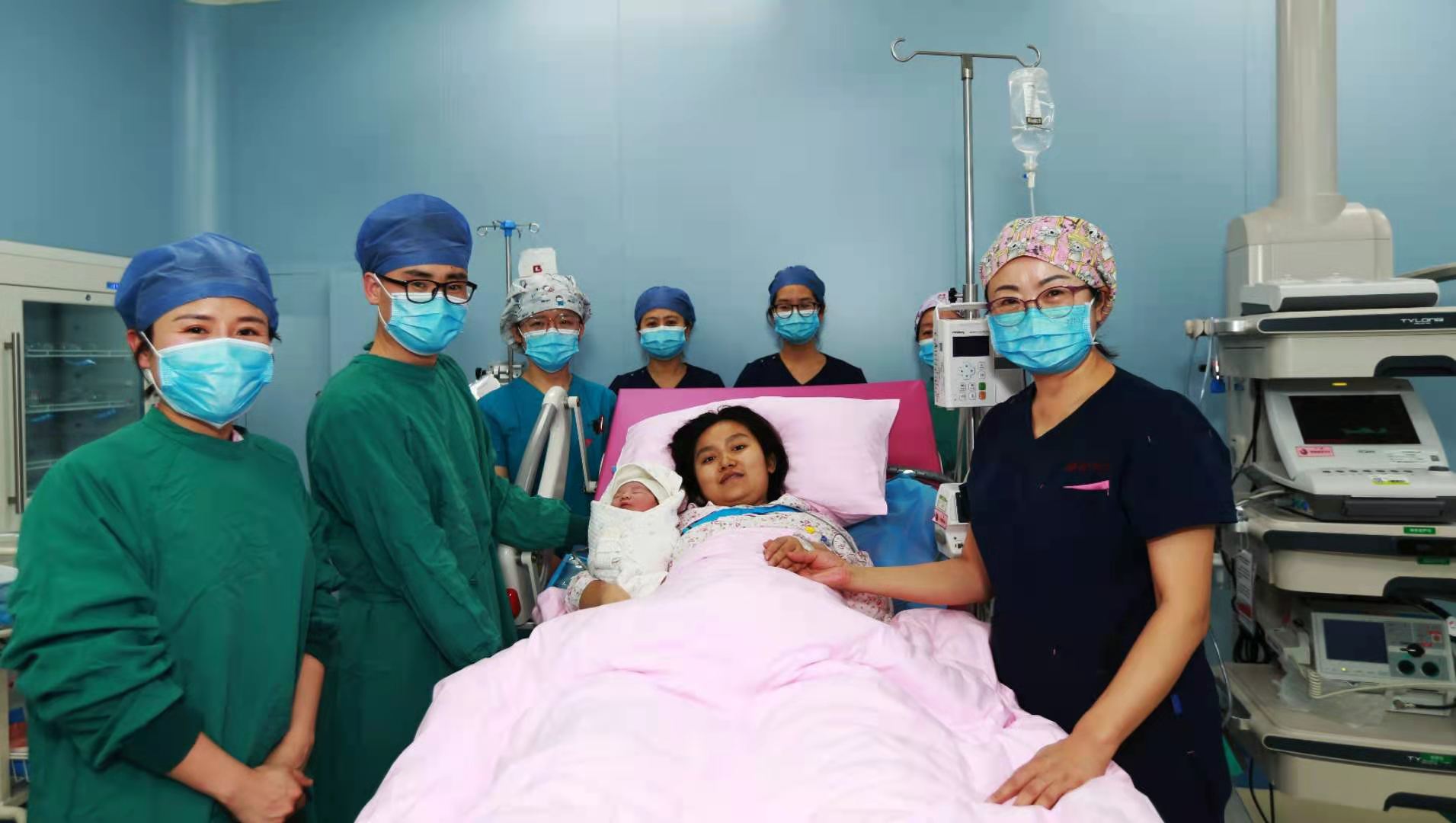 原點新聞—迎新春，西安國際醫(yī)學(xué)中心醫(yī)院第一個“金牛寶寶”來啦！