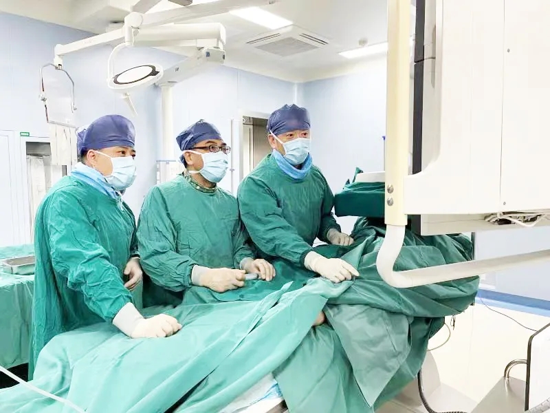 胸悶、腹脹、乏力……患者突發(fā)布加綜合征 介入治療把命救