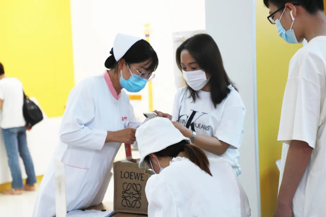 免掛號(hào)費(fèi)、診查費(fèi)，送健康卡……他們紛紛為這項(xiàng)暖心服務(wù)點(diǎn)贊！