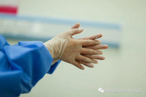 49秒！她的手，已接種了13230人