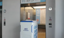 機(jī)器人成精啦！送藥還會(huì)坐電梯