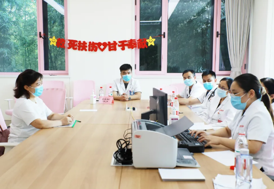 不掛號(hào)，解決多個(gè)問(wèn)題，多學(xué)科MDT聯(lián)合門(mén)診讓更年期女性少跑腿，更安心！