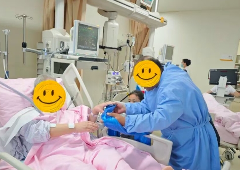 重癥病房里的“爺孫情”：沒有血緣，卻有生命之交